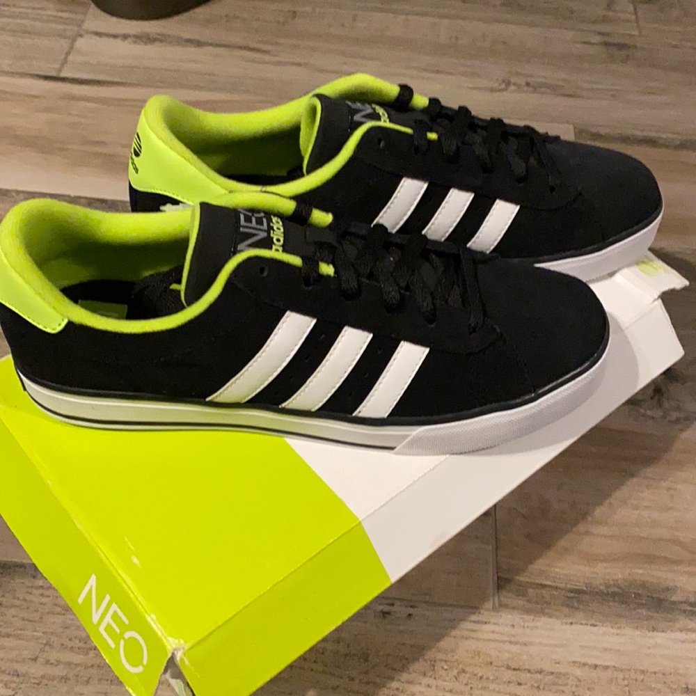 Men’s NEO Adidas Sneakers. Brand New Never even tried on